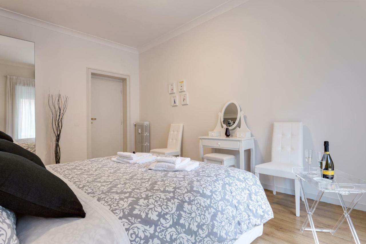 Goldie Rome Extérieur photo